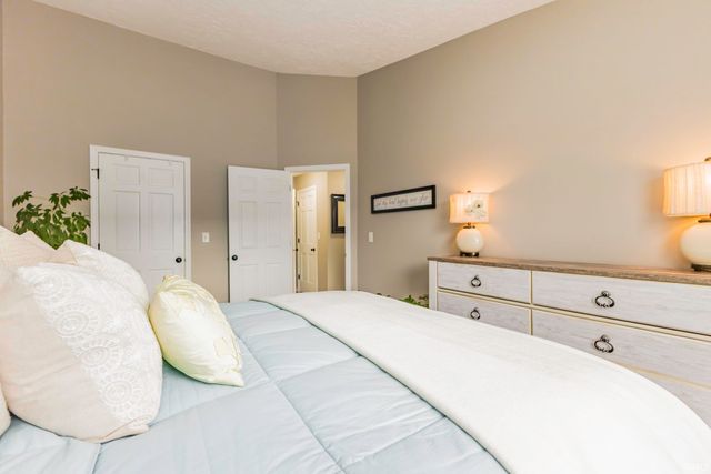 3802 N Lakeside Drive, Muncie, IN 47304