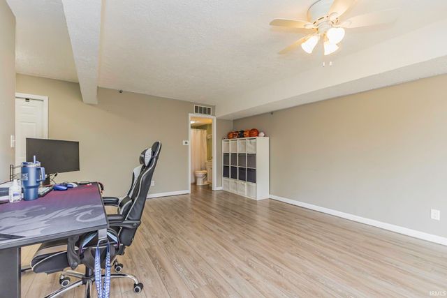 3802 N Lakeside Drive, Muncie, IN 47304