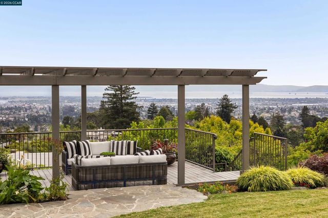 6841 Estates Dr, Oakland, CA 94611