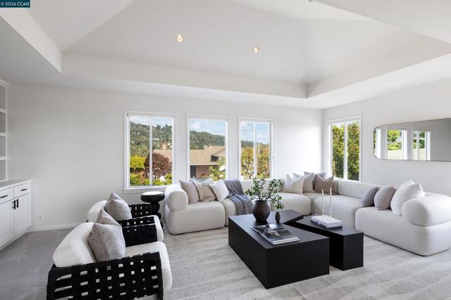 6841 Estates Dr, Oakland, CA 94611