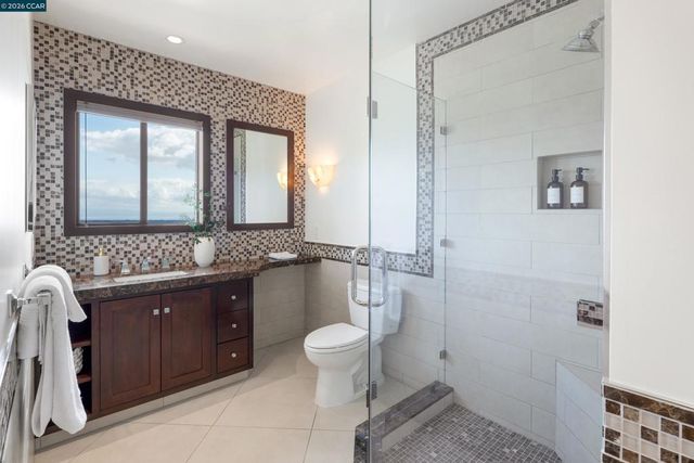 6841 Estates Dr, Oakland, CA 94611