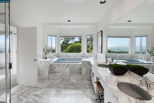 6841 Estates Dr, Oakland, CA 94611