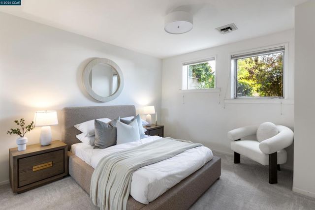 6841 Estates Dr, Oakland, CA 94611