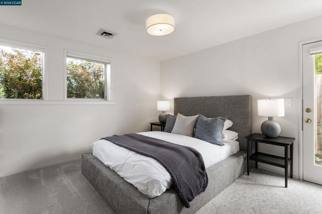 6841 Estates Dr, Oakland, CA 94611