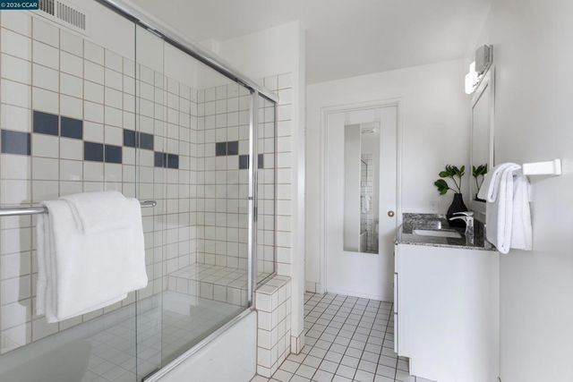 6841 Estates Dr, Oakland, CA 94611