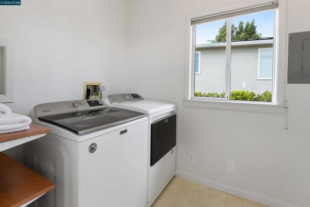 6841 Estates Dr, Oakland, CA 94611