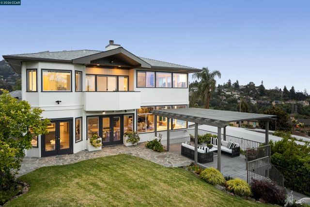 6841 Estates Dr, Oakland, CA 94611