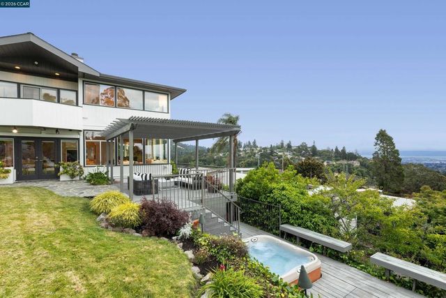6841 Estates Dr, Oakland, CA 94611