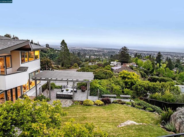6841 Estates Dr, Oakland, CA 94611