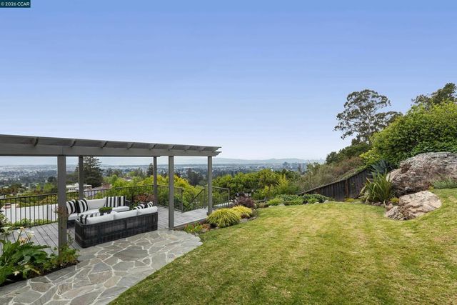 6841 Estates Dr, Oakland, CA 94611