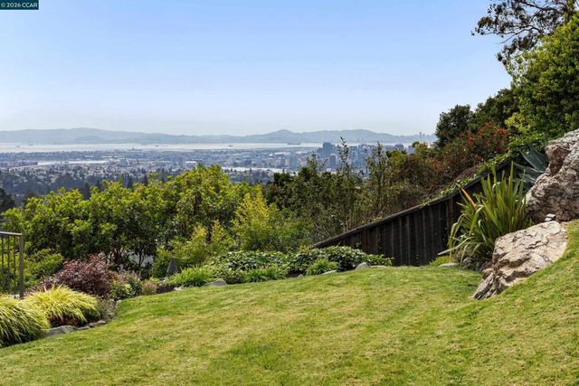 6841 Estates Dr, Oakland, CA 94611