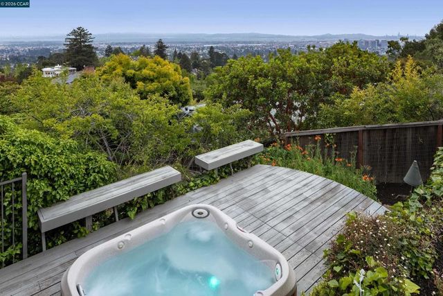 6841 Estates Dr, Oakland, CA 94611