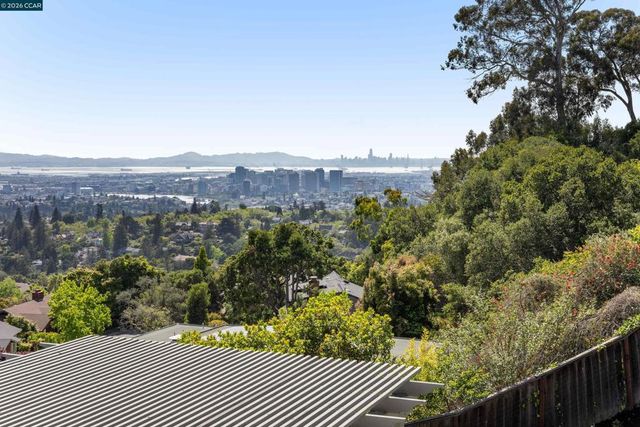 6841 Estates Dr, Oakland, CA 94611
