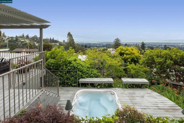 6841 Estates Dr, Oakland, CA 94611