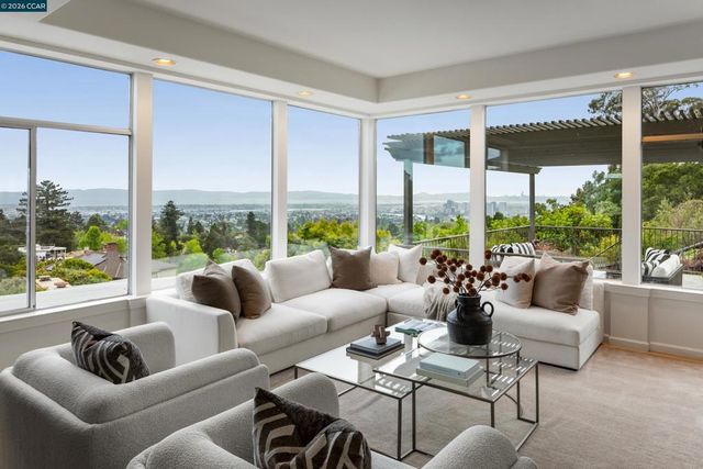 6841 Estates Dr, Oakland, CA 94611