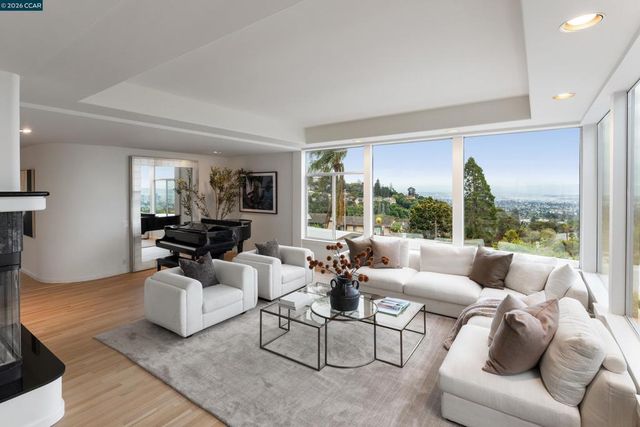 6841 Estates Dr, Oakland, CA 94611