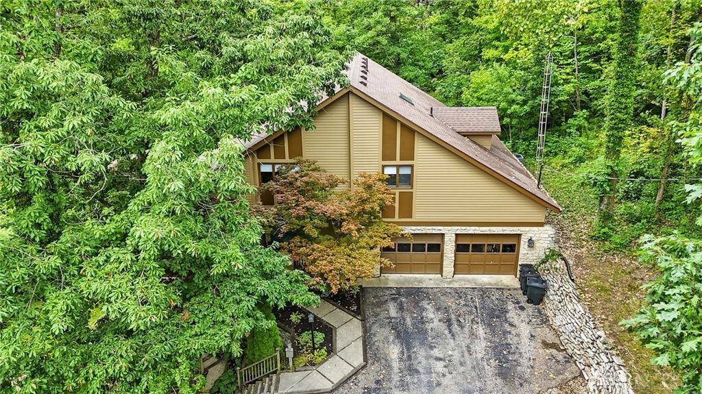 1101 Spruce Drive, Springfield, OH 45504