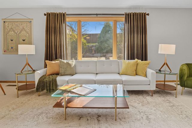 1136 County Road C2 W, Roseville, MN 55113