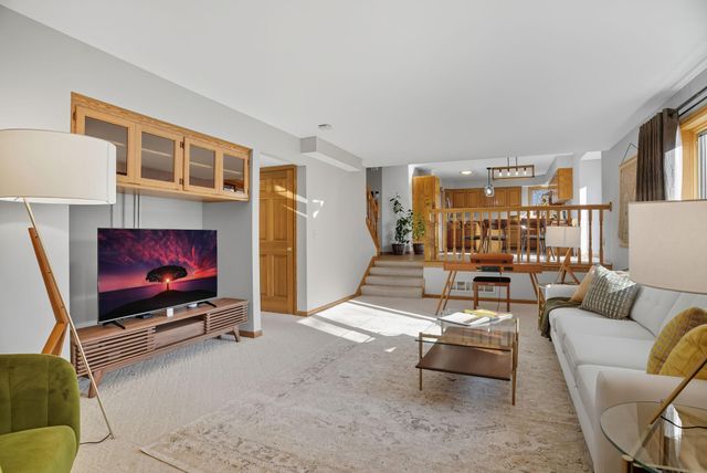 1136 County Road C2 W, Roseville, MN 55113