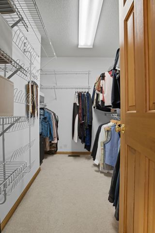 1136 County Road C2 W, Roseville, MN 55113