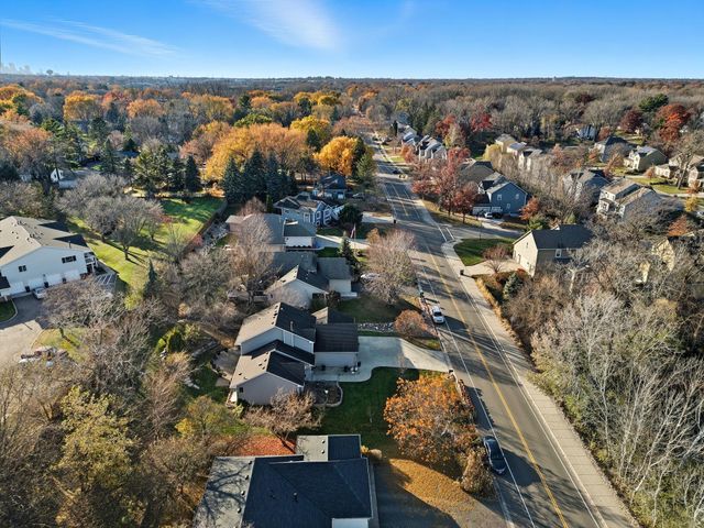 1136 County Road C2 W, Roseville, MN 55113