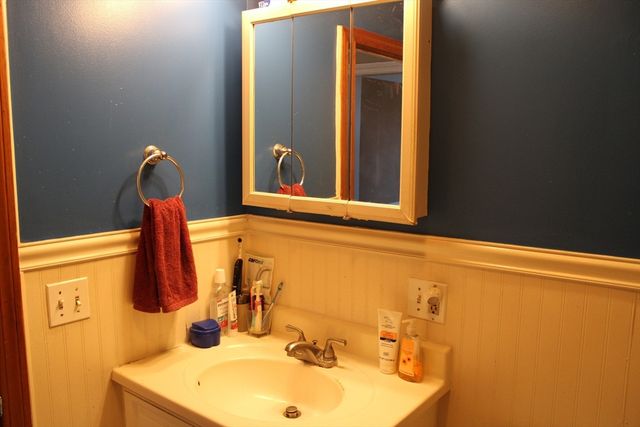 186 Spencer St, Fall River, MA 02721