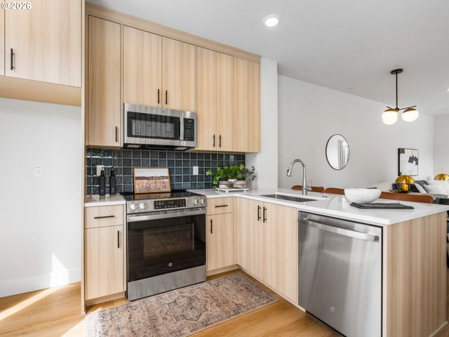 7572 Sw 31st Ave, Portland, OR 97219