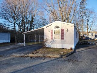 27 Woodward Road, Lincoln, RI 02865