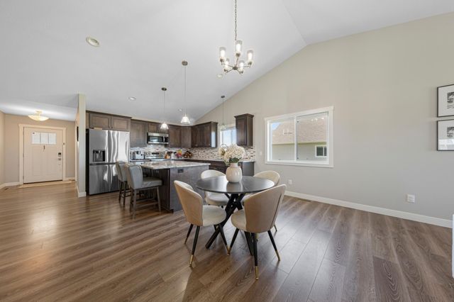 10 Sunset Court, North Mankato, MN 56003