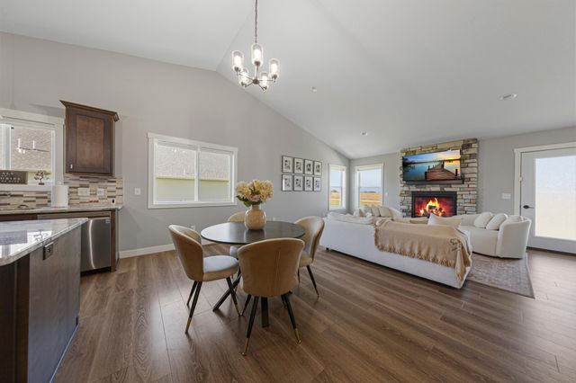 10 Sunset Court, North Mankato, MN 56003