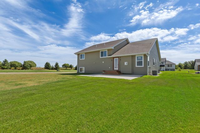 10 Sunset Court, North Mankato, MN 56003