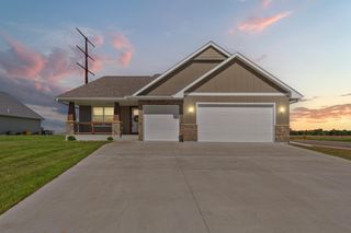 10 Sunset Court, North Mankato, MN 56003
