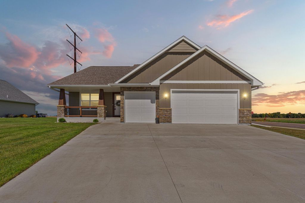 10 Sunset Court, North Mankato, MN 56003
