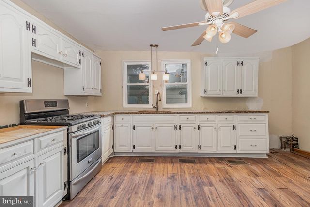 60 W MAIN STREET, New Kingstown, PA 17072