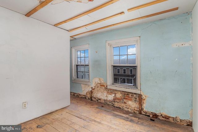 60 W MAIN STREET, New Kingstown, PA 17072