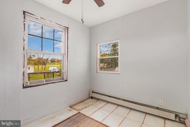 60 W MAIN STREET, New Kingstown, PA 17072