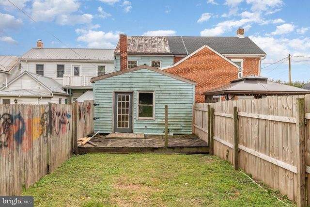 60 W MAIN STREET, New Kingstown, PA 17072