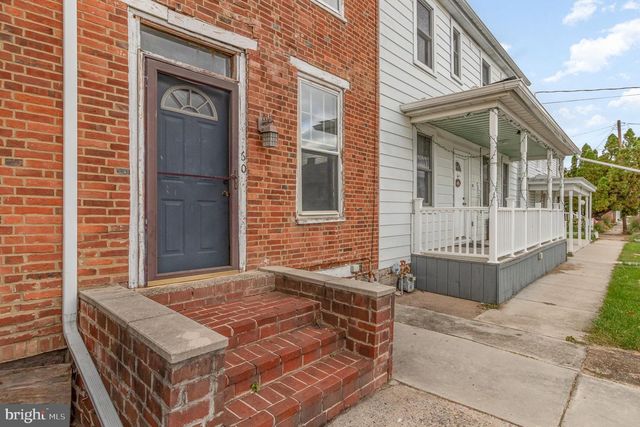 60 W MAIN STREET, New Kingstown, PA 17072