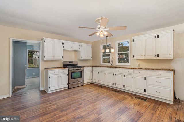 60 W MAIN STREET, New Kingstown, PA 17072