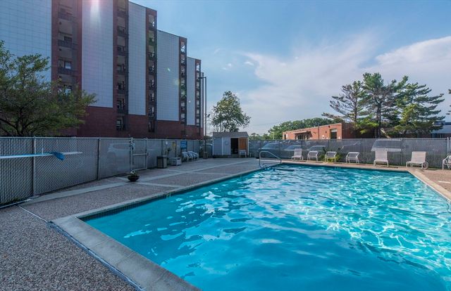 90 Quincy Shore Dr 108, Quincy, MA 02171