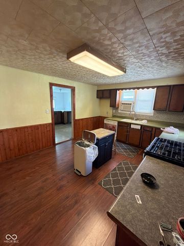 2522 N B Street, Elwood, IN 46036