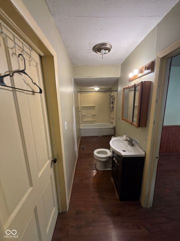 2522 N B Street, Elwood, IN 46036