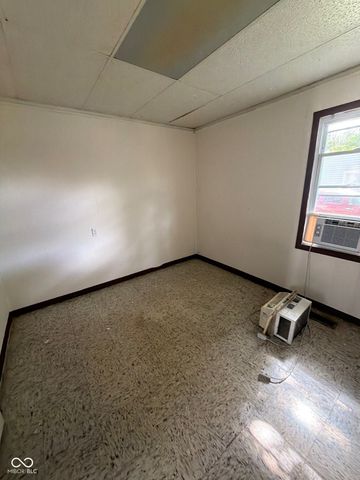 2522 N B Street, Elwood, IN 46036
