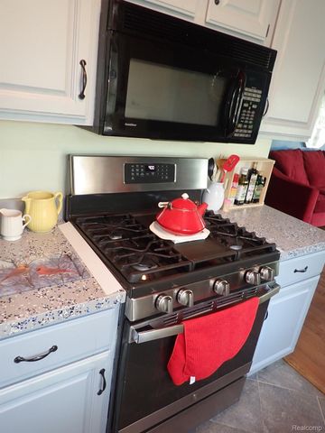 46980 COUNTRY Lane 8, Macomb, MI 48044