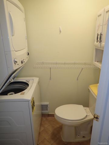 46980 COUNTRY Lane 8, Macomb, MI 48044