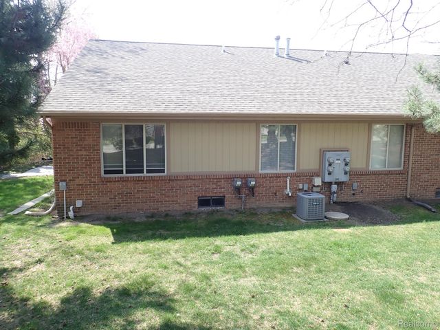 46980 COUNTRY Lane 8, Macomb, MI 48044