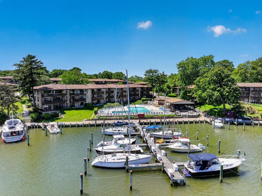 Image 18 of property listing at 774 FAIRVIEW AVE #F, Annapolis, MD 21403