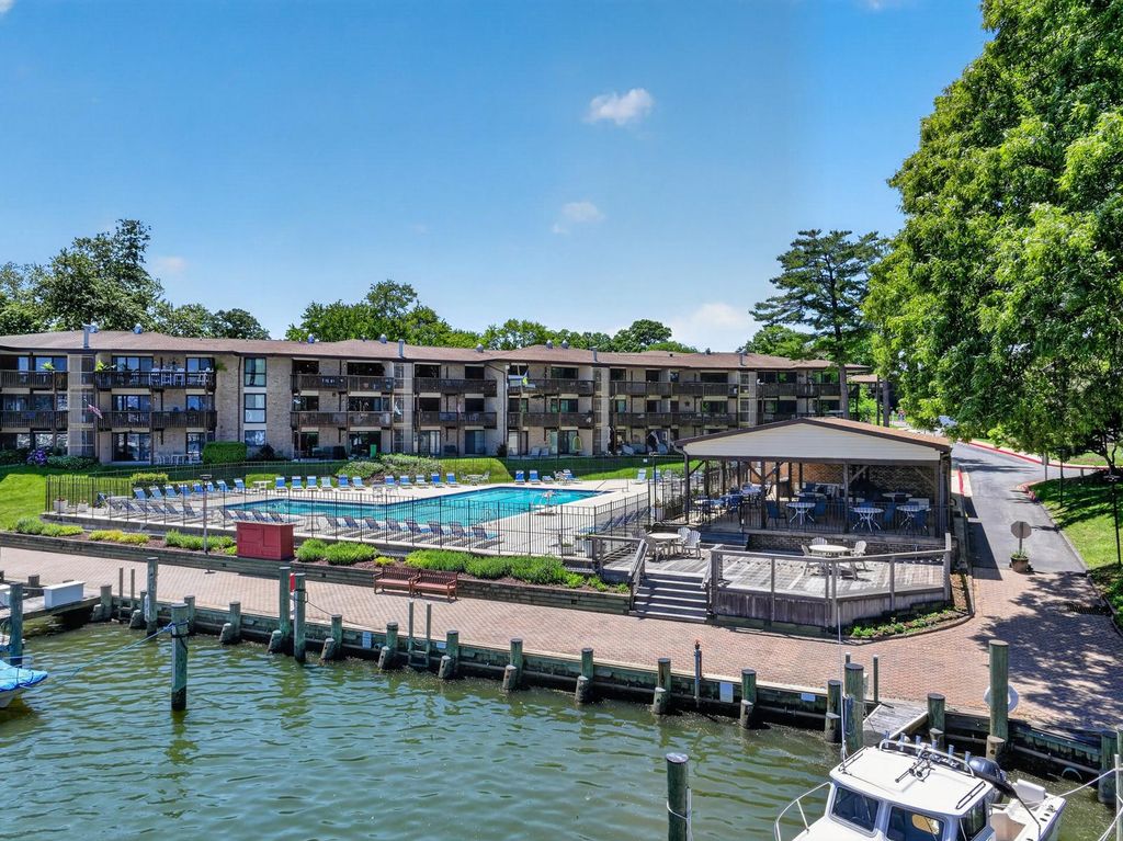 Image 19 of property listing at 774 FAIRVIEW AVE #F, Annapolis, MD 21403