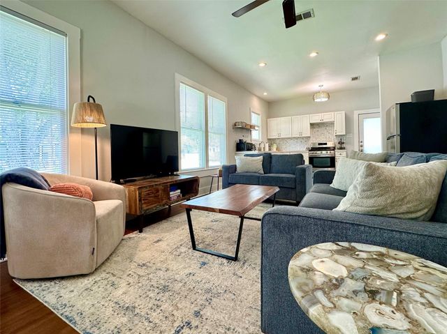 1501 S Church ST A, Georgetown, TX 78626
