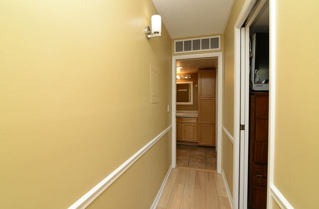 523 Timber Ridge Drive 204, Carol Stream, IL 60188